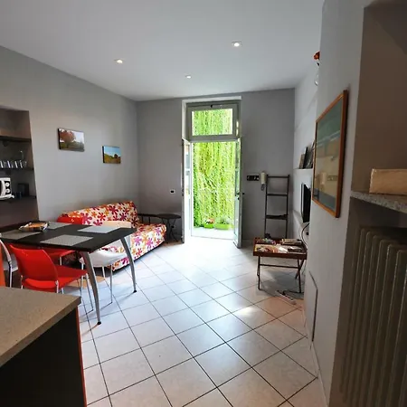 Apartament La Vite Rossa Alba (Piedmont)